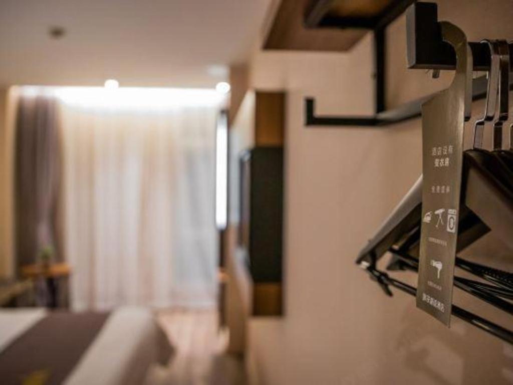 Pudong Xinjinqiao Road Hotel 3*