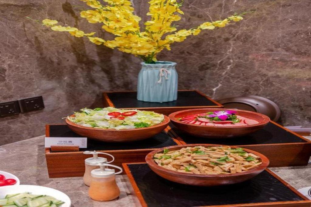 Pudong Xinjinqiao Road Hotel 3*